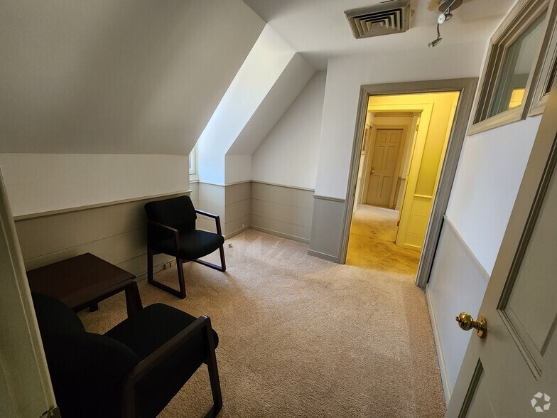 More Photos Of 2305 Commonwealth Dr, Charlottesville Office For Sale