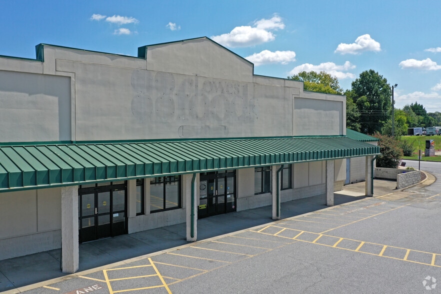 More Photos Of 535 Nelson St, Kernersville Unknown For Lease
