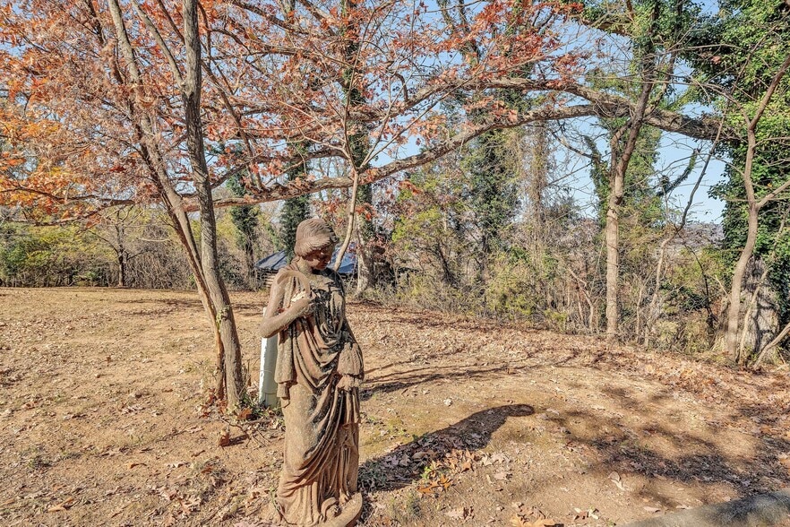 More Photos Of 934 Commander Dr, Roanoke Specialty For Sale