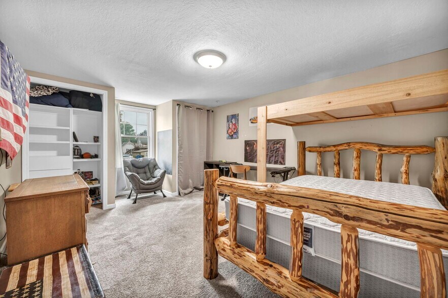 More Photos Of 100 Factory St, LaGrange Flex For Sale