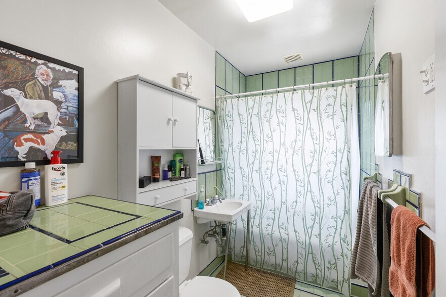 More Photos Of 642 Torrance St, San Diego Apartments For Sale