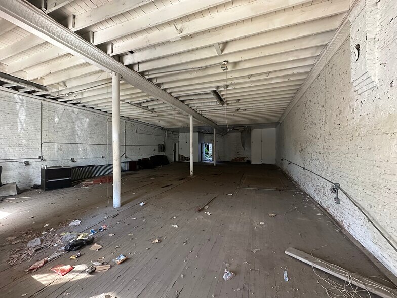 More Photos Of 512 E 47th St, Chicago Storefront Retail Office For Sale