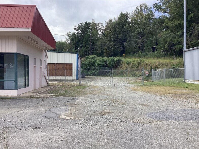 More Photos Of 540 E Church St, Jasper Auto Repair For Sale