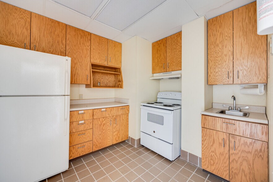 More Photos Of 1265 Goodrich Rd, Stanley Specialty For Sale