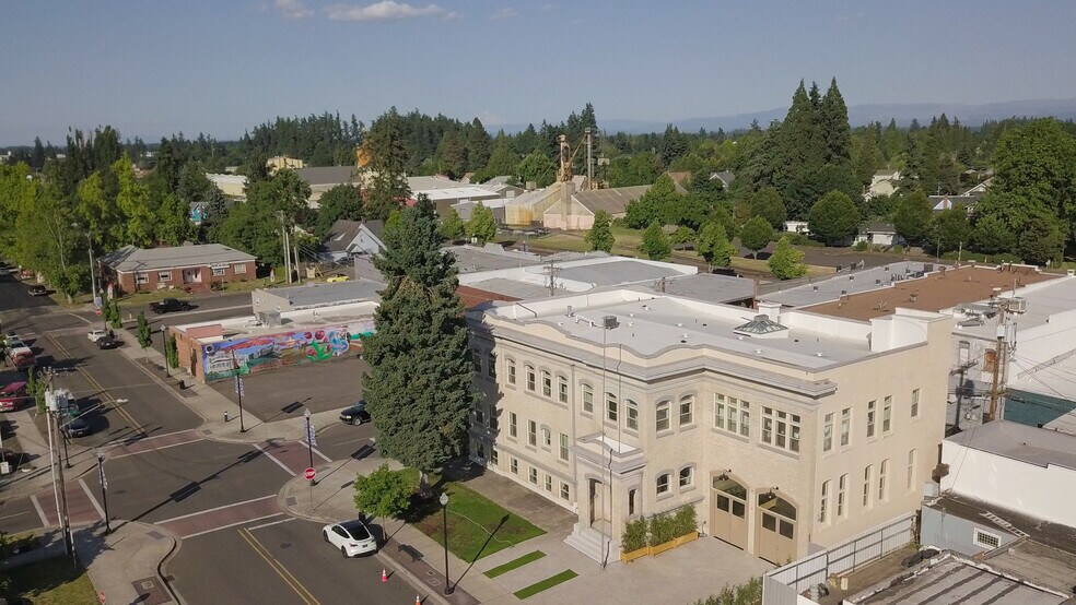 More Photos Of 550 N 1st St, Woodburn Office For Sale