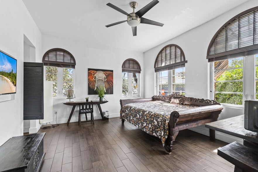 More Photos Of 575 NE 61st St, Miami Hotel For Sale