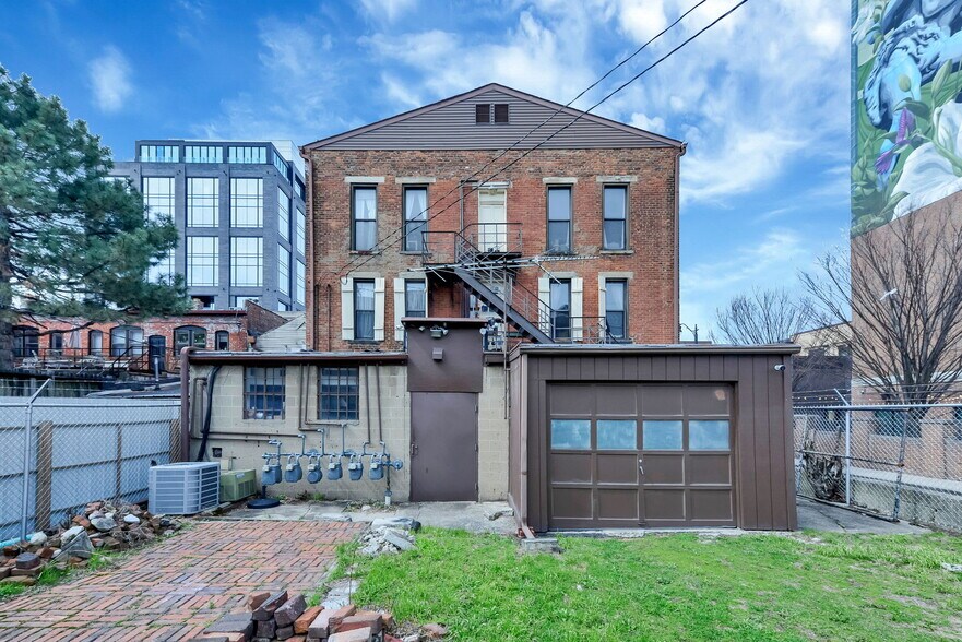 More Photos Of 726-728 N High St, Columbus Storefront Retail Residential For Lease