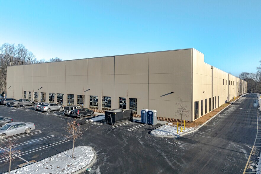 More Photos Of 300 Sub Way, Milford Warehouse For Lease