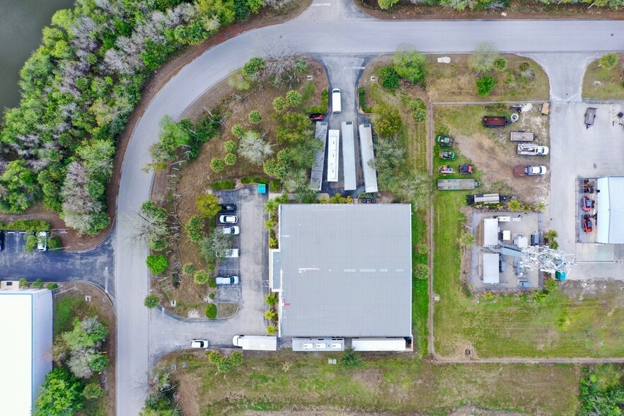 More Photos Of 14230 Jetport Loop W, Fort Myers Warehouse For Lease