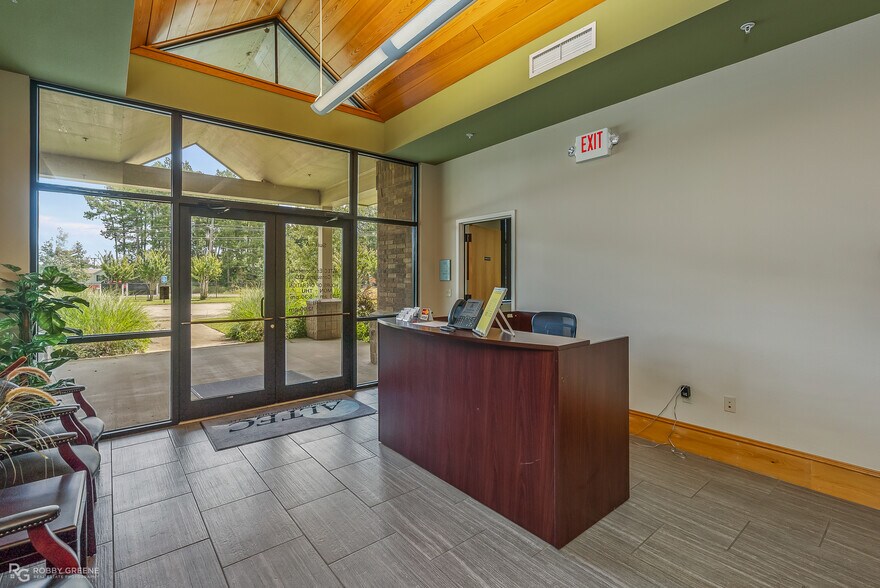 More Photos Of 10100 Woolworth Rd, Keithville Medical For Lease