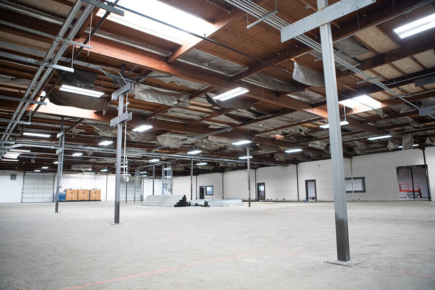 More Photos Of 13340 Raymer St, North Hollywood Manufacturing For Sale