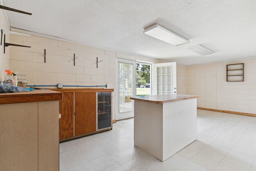 More Photos Of 26754 US-82, Waynesville Light Distribution For Sale