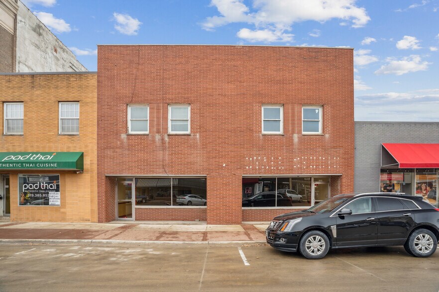 Primary Photo Of 121 N Main St, Mount Pleasant Restaurant For Sale