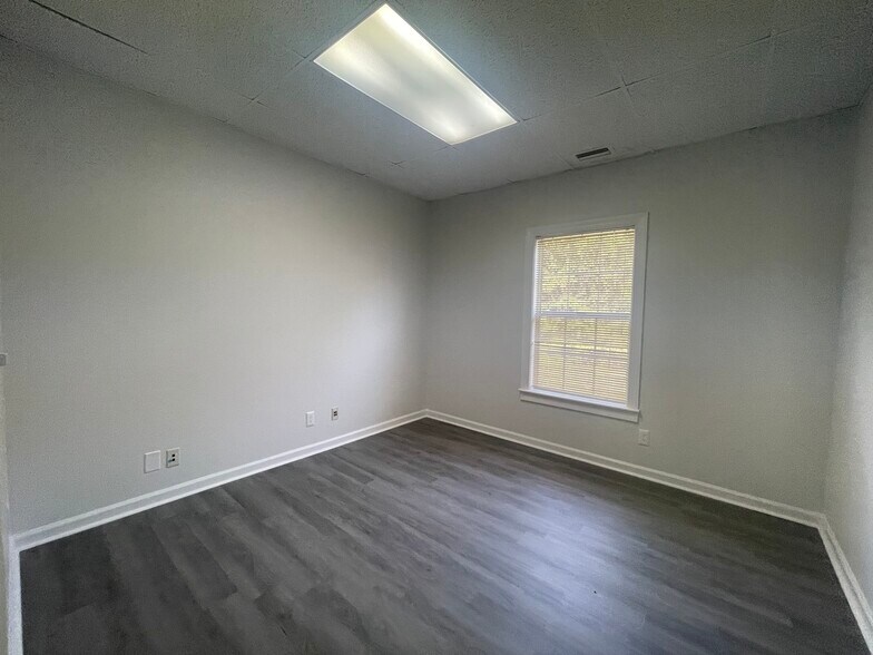 More Photos Of 127 Kingston Dr, Chapel Hill Office For Lease