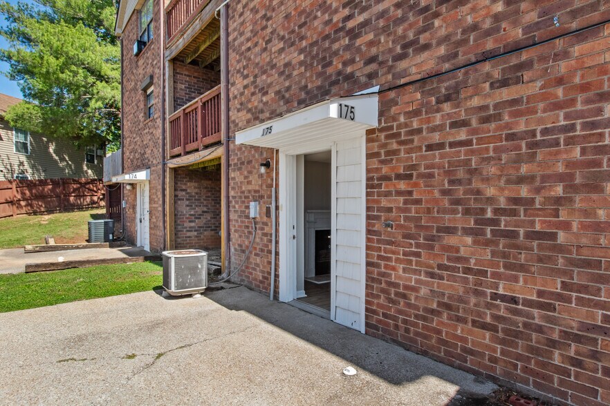 More Photos Of 162 Condor Ct, Clarksville Apartments For Sale