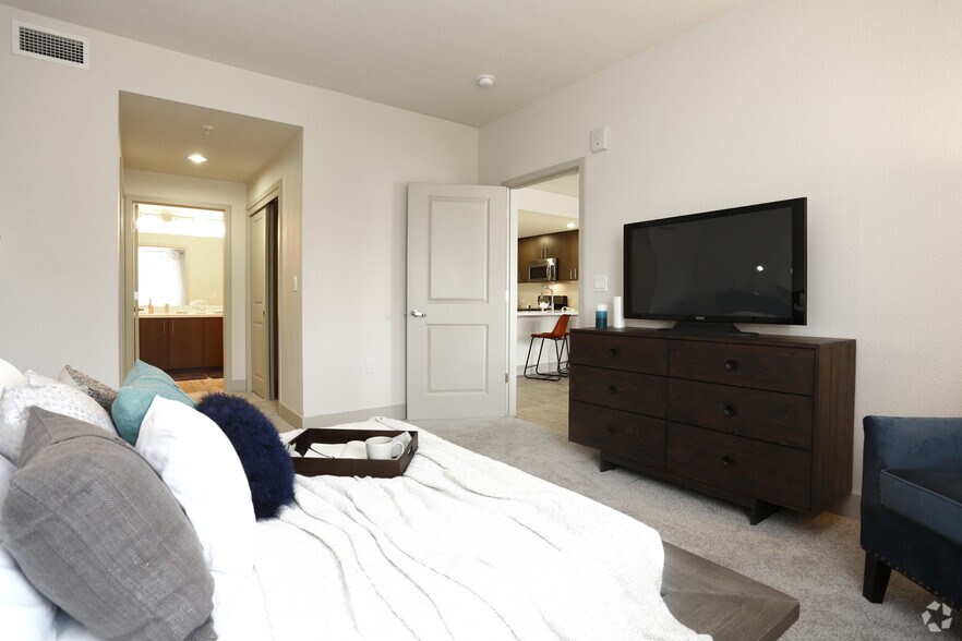 More Photos Of 1375-1411 Sycamore Ave, Hercules Unknown For Lease