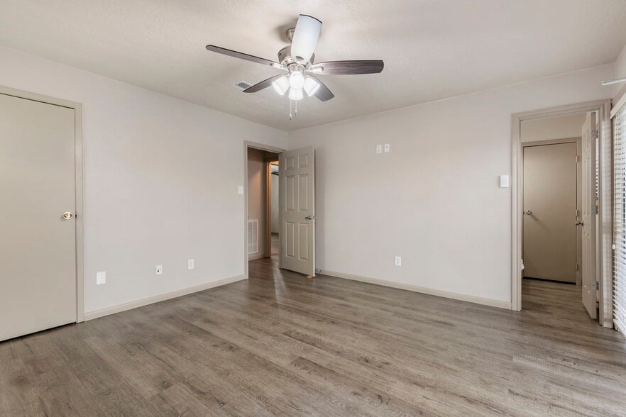 More Photos Of 10766 Fm 1097 Rd W, Willis Office Residential For Sale