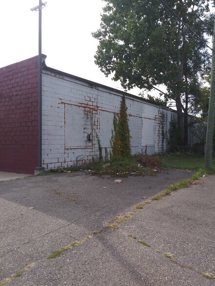 More Photos Of 8453 E Eight Mile Rd, Warren Auto Repair For Sale