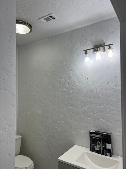 More Photos Of 17111 Highway 242, Conroe Self Storage For Lease