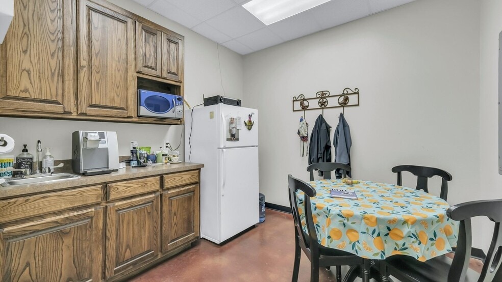 More Photos Of 126 S Ranch House Rd, Willow Park Medical For Sale