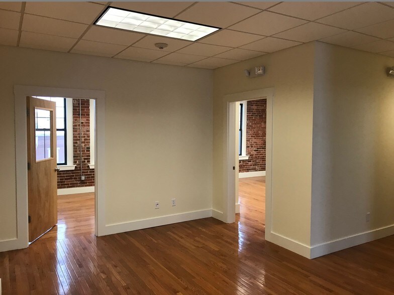 More Photos Of 11 Adams St, Biddeford Storefront Retail Office For Lease