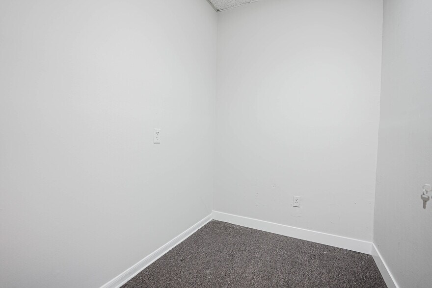 More Photos Of 14721 Pebble Bend Dr, Houston Medical For Lease