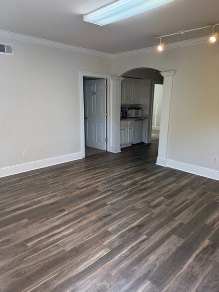 More Photos Of 327 Dahlonega St, Cumming Office For Lease