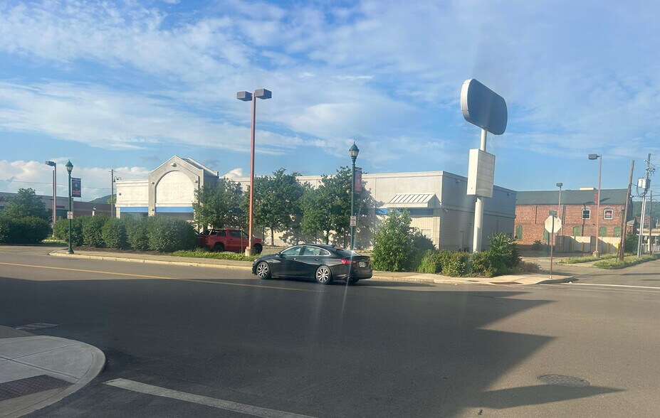 More Photos Of 119 W 2nd St, Elmira Drugstore For Sale