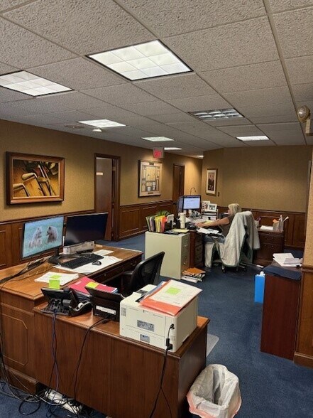 More Photos Of 1615 Forum Pl, West Palm Beach Office For Sale