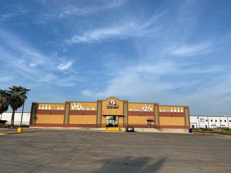 More Photos Of 3515 El Indio Hwy, Eagle Pass Bowling Alley For Sale
