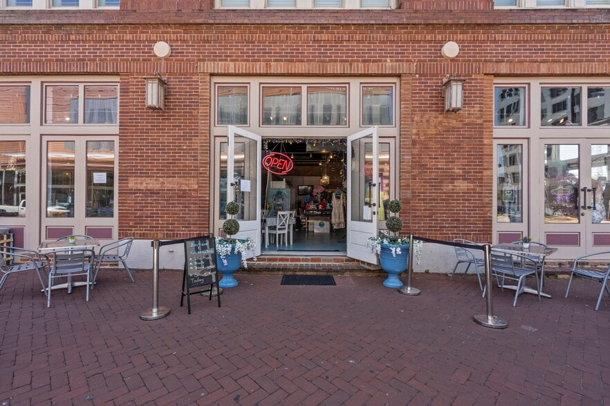 More Photos Of 202 25th St, Galveston Restaurant For Sale