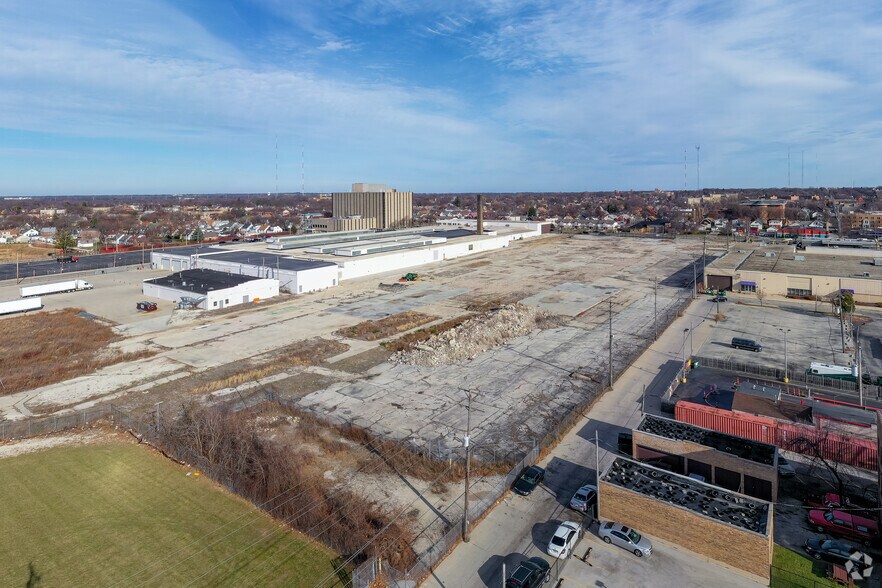 More Photos Of 4041-4051 N 27th St, Milwaukee Land For Lease