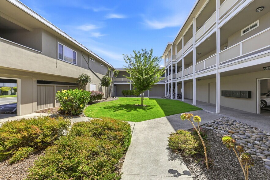 More Photos Of 527 Walker Dr, Mountain View Apartments For Sale