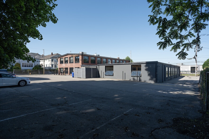 More Photos Of 99 S Bend St, Pawtucket Light Manufacturing For Lease