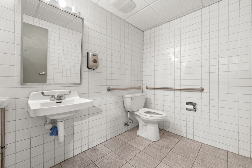 More Photos Of 21 Joralemon St, Belleville Warehouse For Sale