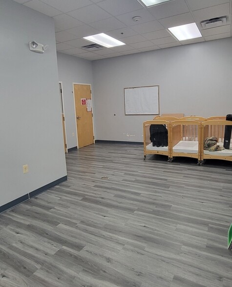 More Photos Of 4229 Lafayette Center Dr, Chantilly Business Park For Sale