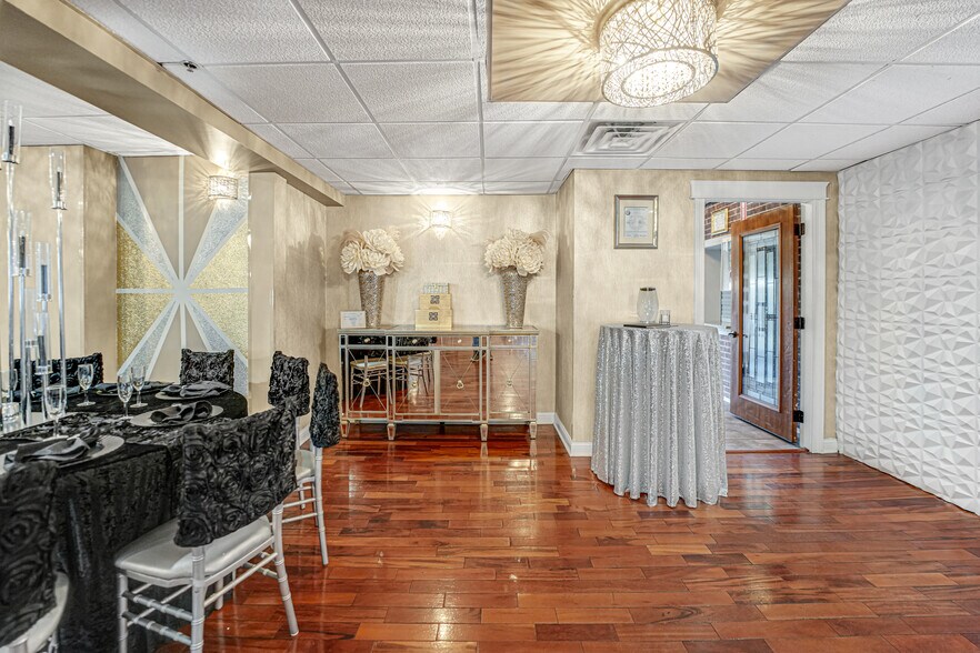 More Photos Of 2701 W 87th St, Evergreen Park Restaurant For Sale