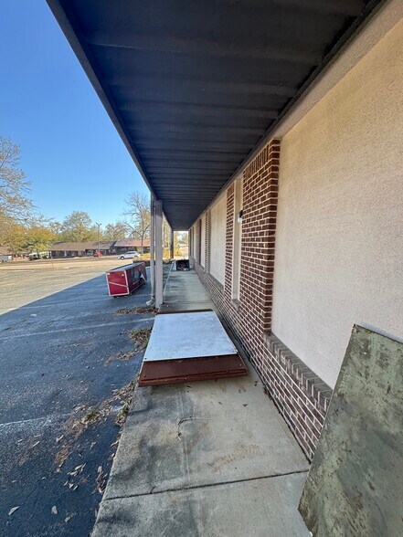 More Photos Of 990 N Daleville Ave, Daleville Warehouse For Sale