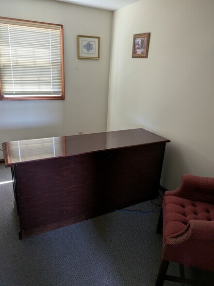 More Photos Of 380 Browns Ln, Coshocton Office For Lease
