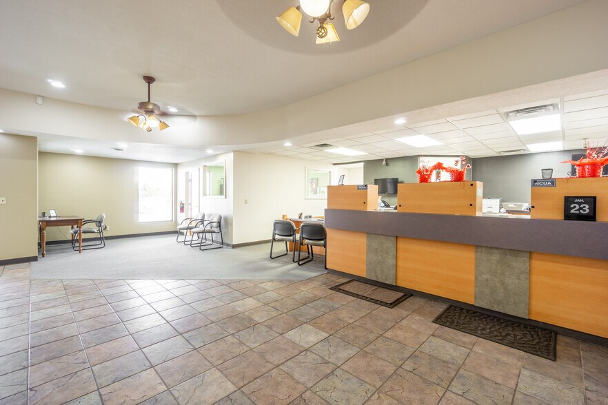 More Photos Of 2306 S Memorial Dr, New Castle General Retail For Lease