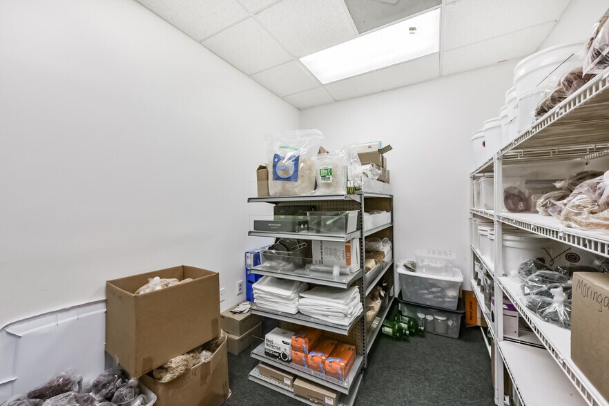 More Photos Of 20550 Townsen Blvd, Humble Loft Creative Space For Sale