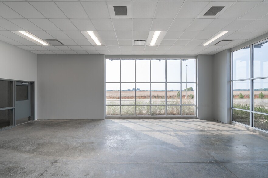 More Photos Of 23366 Bibb Garrett Rd, Tanner Distribution For Lease