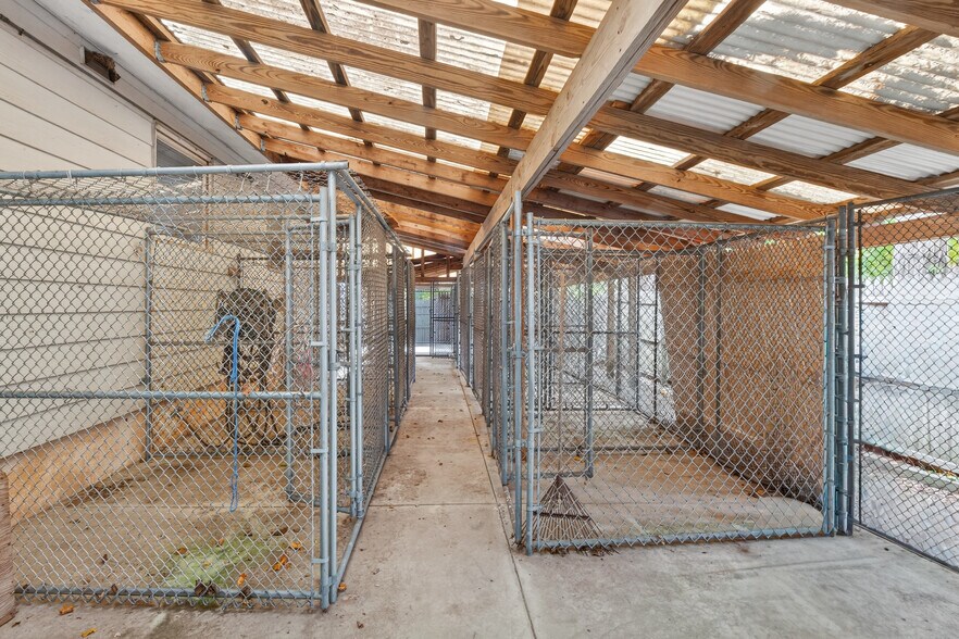 More Photos Of 202 Woodland Dr, Lincroft Veterinarian Kennel For Sale
