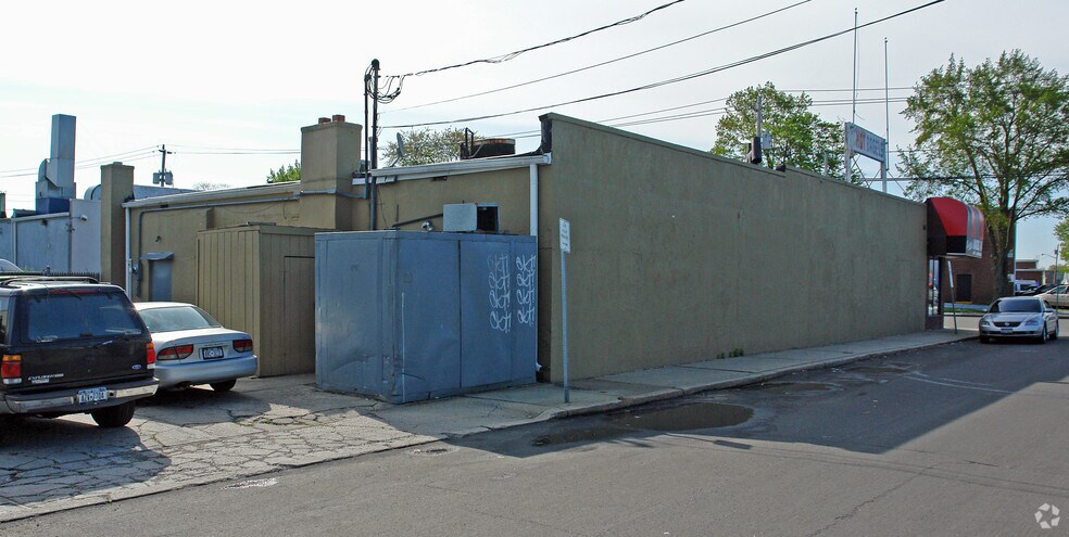 More Photos Of 322 W Montauk Hwy, Lindenhurst Freestanding For Lease