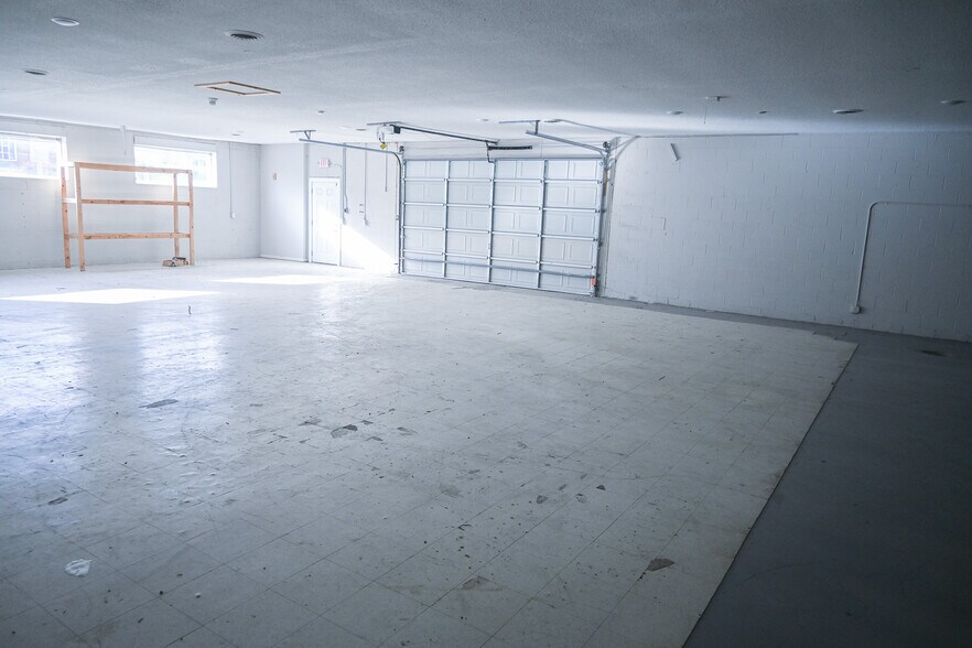 More Photos Of 2901 N Meridian St, Huntsville Light Distribution For Lease