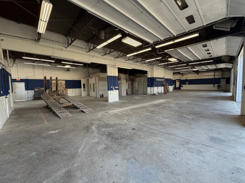 More Photos Of 660 S Union St, Lawrence Warehouse For Sale