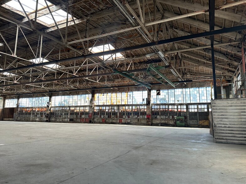 More Photos Of 2635-2717 Peralta St, Oakland Warehouse For Lease