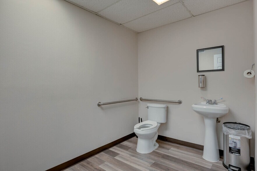 More Photos Of 700-H Everhart Rd, Corpus Christi Office For Sale