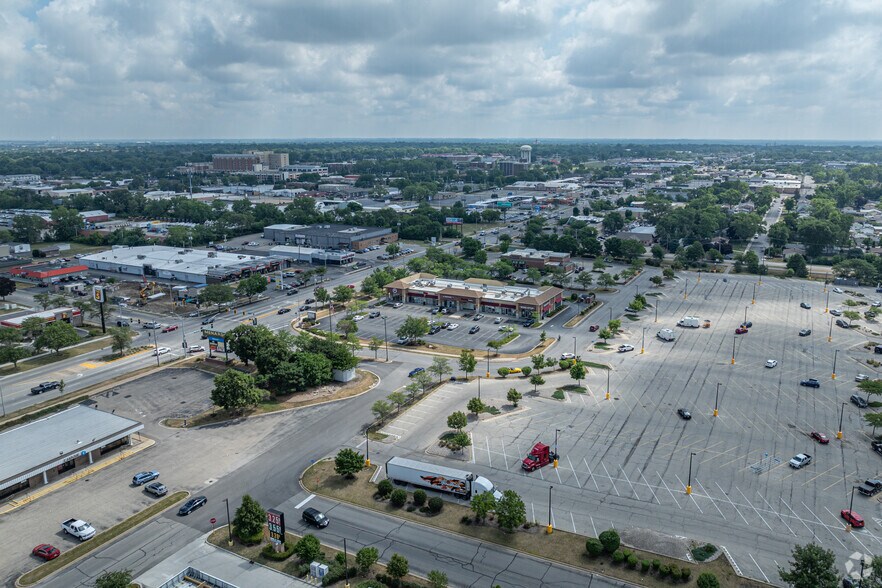 More Photos Of 2410 W Jefferson St, Joliet Freestanding For Lease