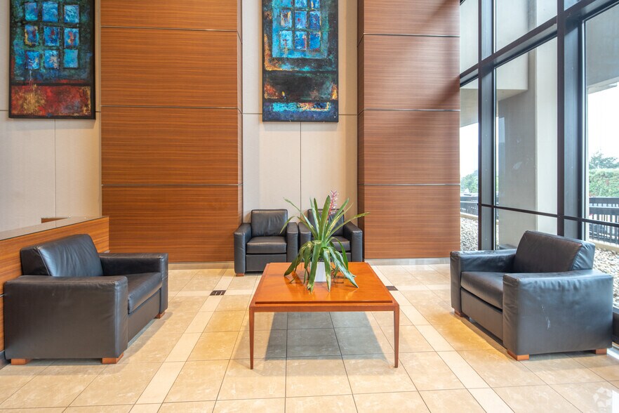 More Photos Of 250 E John Carpenter Fwy, Irving Office For Lease